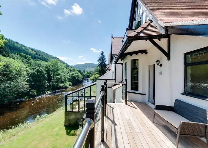 Craig-Y-Dderwen Riverside Hotel