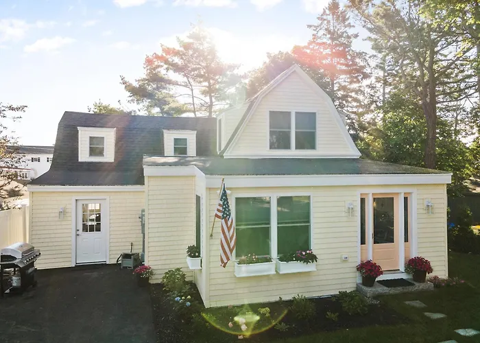 Bright 4Br Beach Home, Walk To The Sand