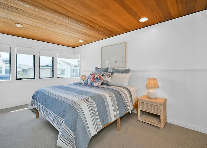 4 Bedroom Home In Quiet Neighborhood Near Beach