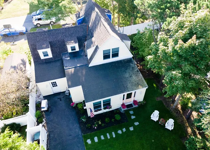 Bright 4Br Beach Home, Walk To The Sand