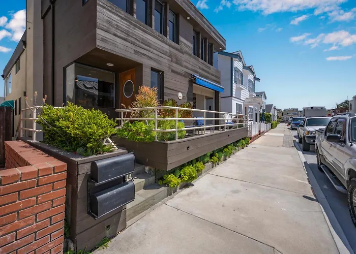 4 Bedroom Home In Quiet Neighborhood Near Beach
