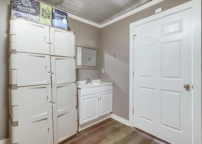 Expansive Wheatley Home ~ 65 Mi To Memphis!