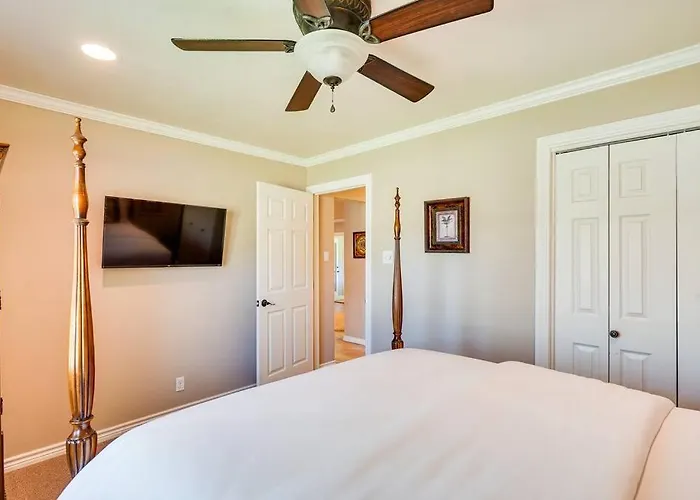 Hot Tub - Beautifully Renovated Home In West Texas