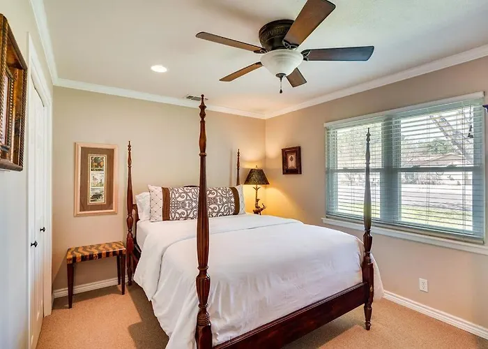 Hot Tub - Beautifully Renovated Home In West Texas
