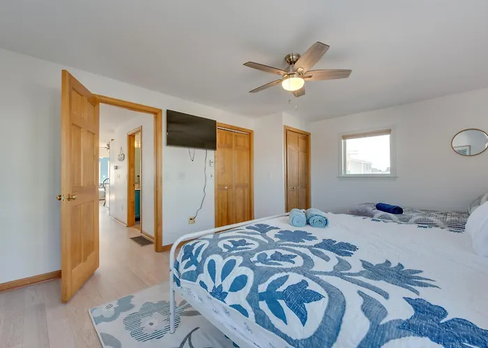 Wells Beach House W/ Ocean-View Deck