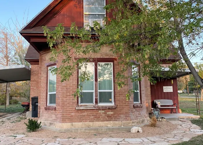 The Jailer'S Cottage * Entire Home * Sleeps 12