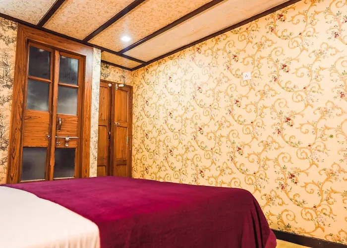 Venice Premium Houseboats Alleppey