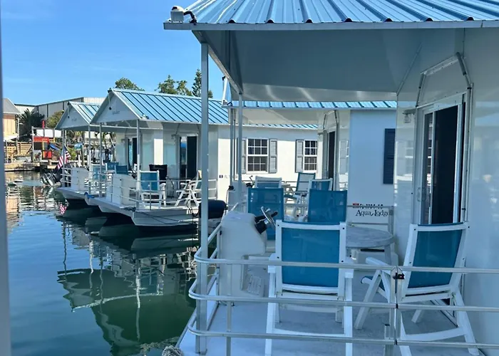 Aqua Lodges At Hurricane Hole Marina