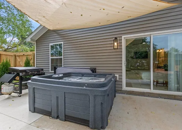 The Luxe/Hottub/Playground/12Min Khp/30Min Ark
