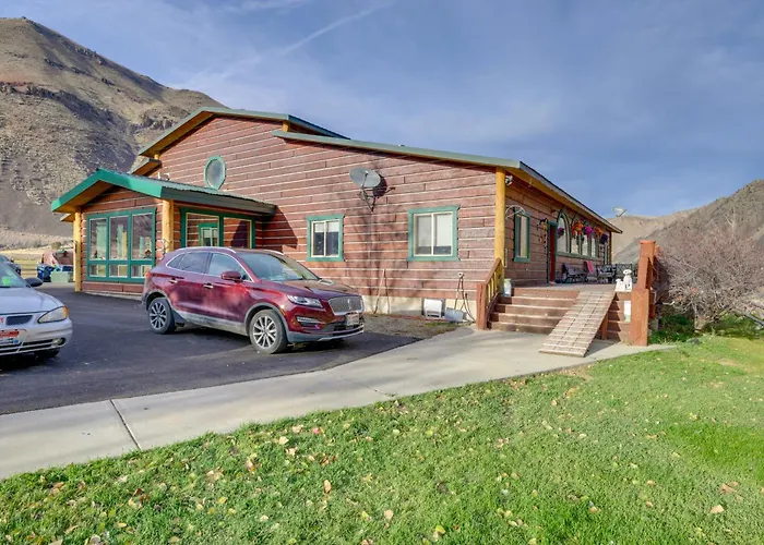 Salmon Vacation Rental W/ On-Site River Access!