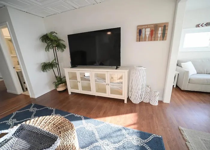 The Historic Oneida Lake House - Condo 2