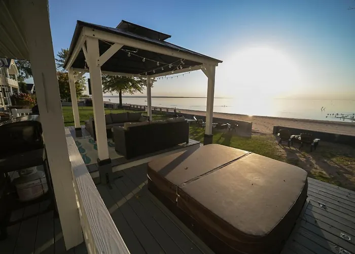 Historic Oneida Lakefront 2Br 1Ba Condo 4