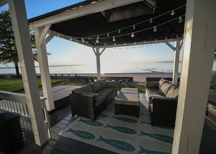 Condo 3 Historic Oneida Lakefront Sandcastle Way