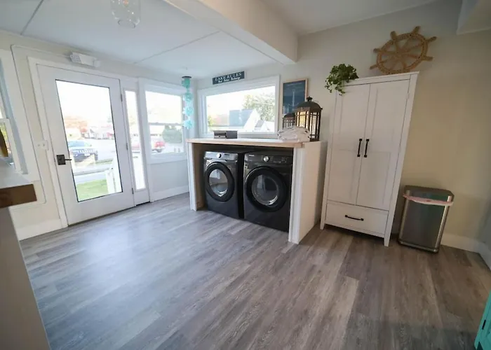 Condo 3 Historic Oneida Lakefront Sandcastle Way