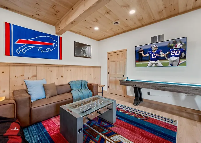 New & Stunning Chalet! Reno'D, Hot-Tub, Barrel Sauna, Slope Views, Fire Pit