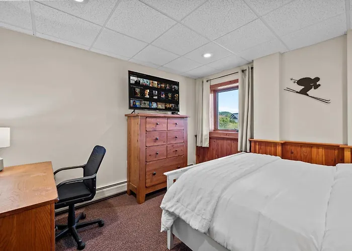 Walk To Village! Stunning Timber Chalet! Hot-Tub, Bonfire & More!
