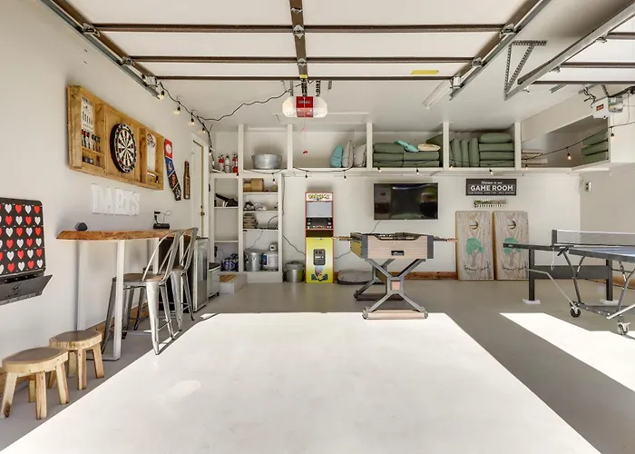 Modern Home In Napa Area W/ Hot Tub & Game Room!