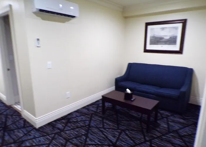 Niagara Crossing Hotel And Spa
