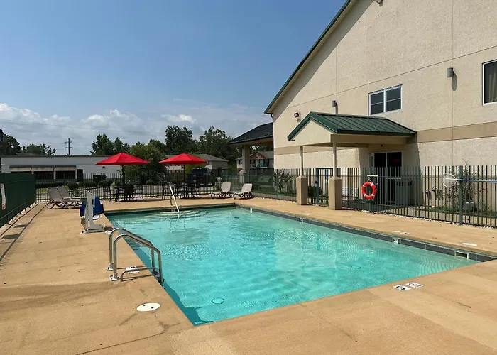 Star City Inn & Suites