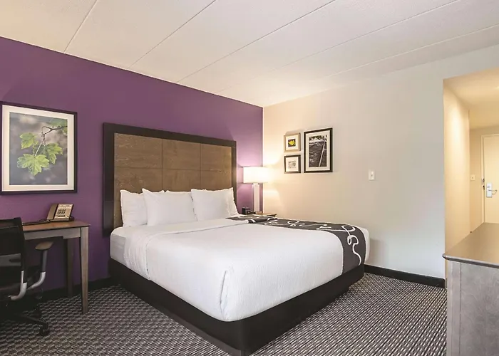 La Quinta Inn & Suites By Wyndham Portland Dt Maine Med