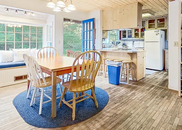 Fort Bragg Cottage - Walk To The Beach & Bluffs
