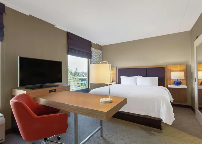 Hampton Inn & Suites Albany-Airport