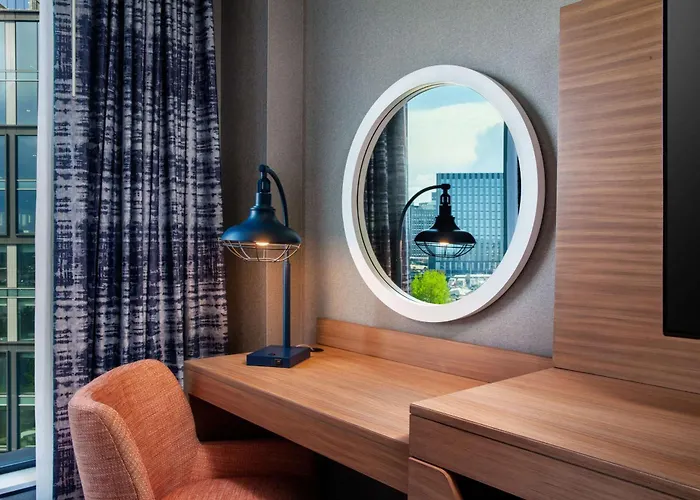Hampton By Hilton At The Boston Seaport District