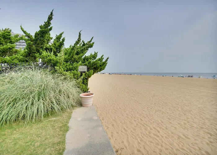 Chic Virginia Beach Retreat - Pool, Steps To Beach