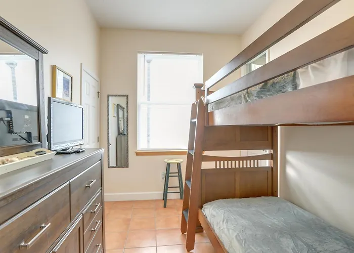 Steps To Beach, Outdoor Perks! Indian Rocks Condo