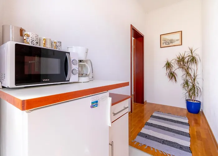 Sweet Triple Room In Makarska