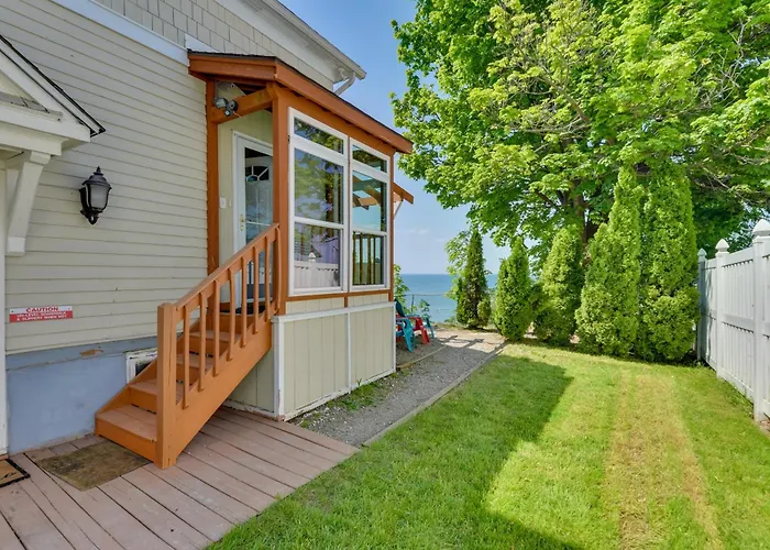 'Turtle Cove Bay Beach House' ~ 13 Mi To Buffalo!