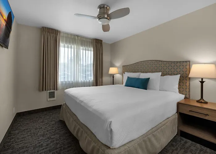 Pelican Shores Inn