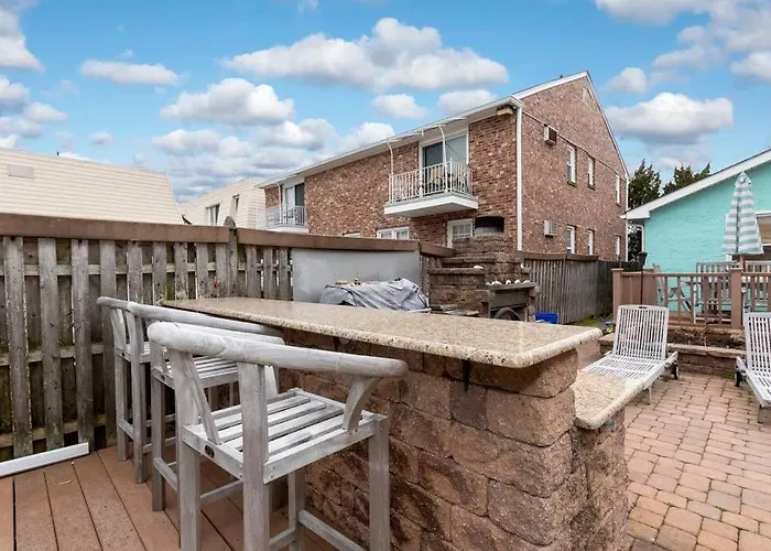 Two Cottages With Patios - Close To Beach