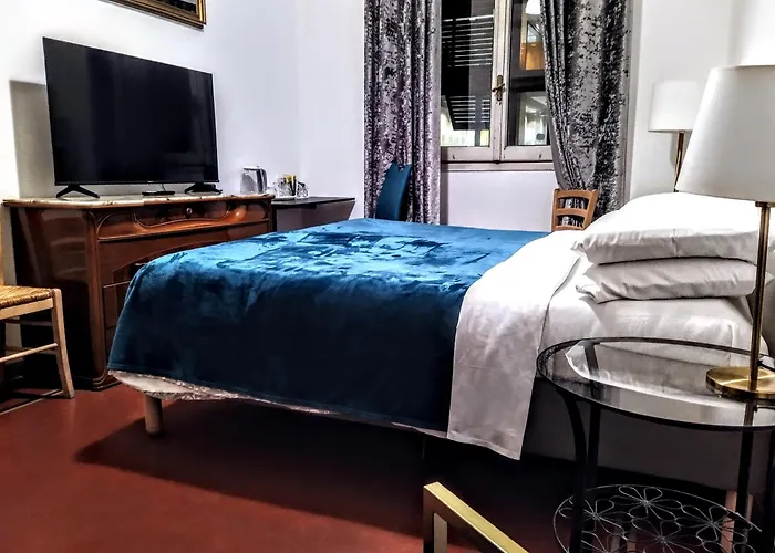 Nik Rooms