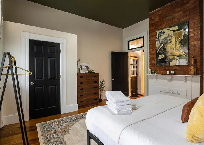 Walk To Downtown, Bars, Stadiums - Perfect For 4!