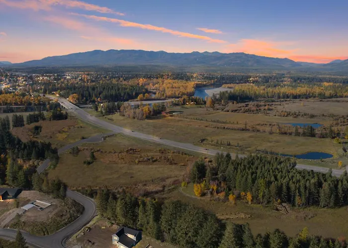 Glacier Retreat On 4 Acres With Sauna & Fire Pit