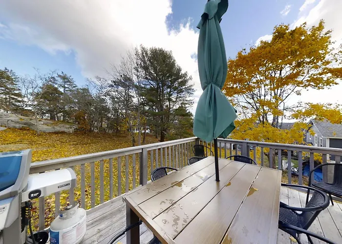 Newly Renovated Haven W/ Deck, Walk To Shops, Dining & Marina, Pet Friendly