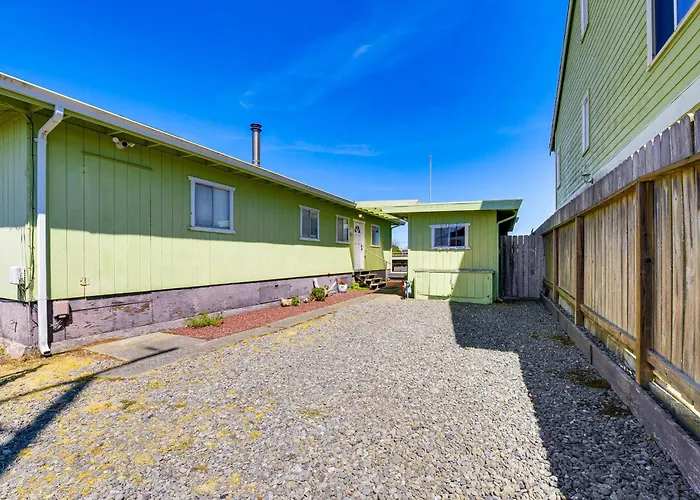 Peaceful Eureka Beach Cottage W/ 30-Foot Dock