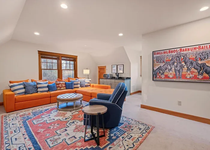 Luxury Family Lodge Hot Tub, Cinema, Game Room