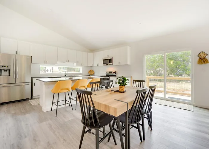 Canyon Lake Oasis: Backyard & Wraparound Deck!