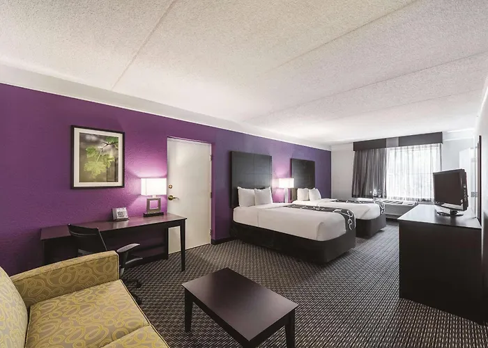 La Quinta Inn & Suites By Wyndham San Antonio Downtown