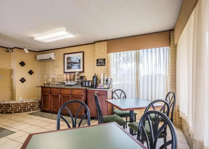Days Inn By Wyndham Batesville Ar