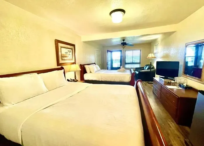 Mountain Harbor Queen Guest Room On Lake Ouachita