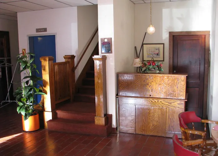 Old National Hotel