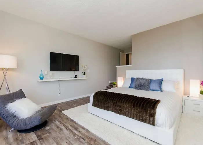 Ocean Paradise Santa Monica Adjacent 2 Bedroom