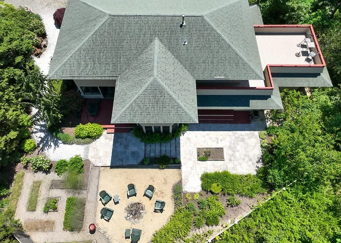 Beautiful Backyard Pool Deeded Beach Rights