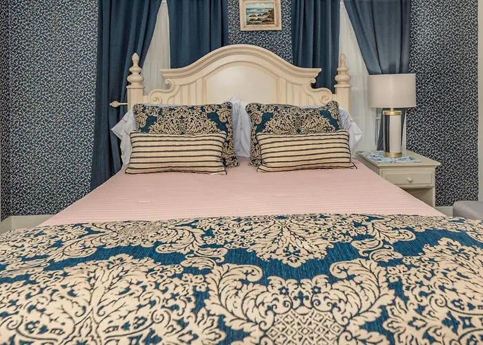Holiday Guest House Bed & Breakfast
