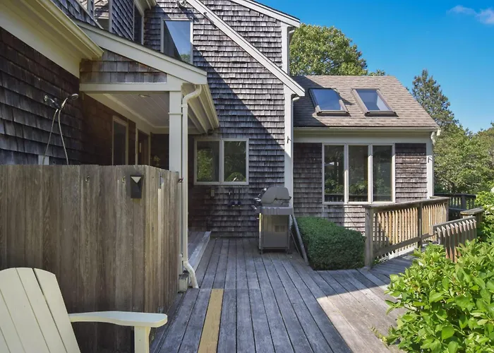 Spacious Home With Direct Pond Access!