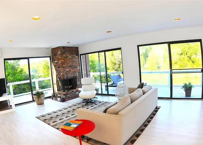 Water Front East Hampton Getaway