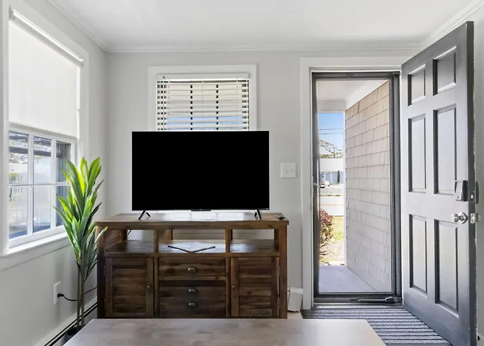 Beachside Retreat! Cozy 1-Bedroom W Private Yard